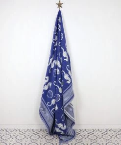 John Spencer Reversible Seahorse Throw - Deep Blue & Ecru Homeware 8 John Spencer Reversible Seahorse Throw - Deep Blue & Ecru Homeware