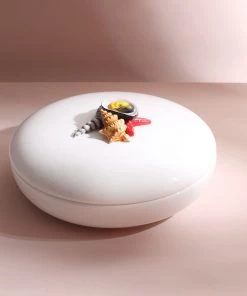 Edelweiss Medium Ceramic Seashell Serving Bowl With Lid In White