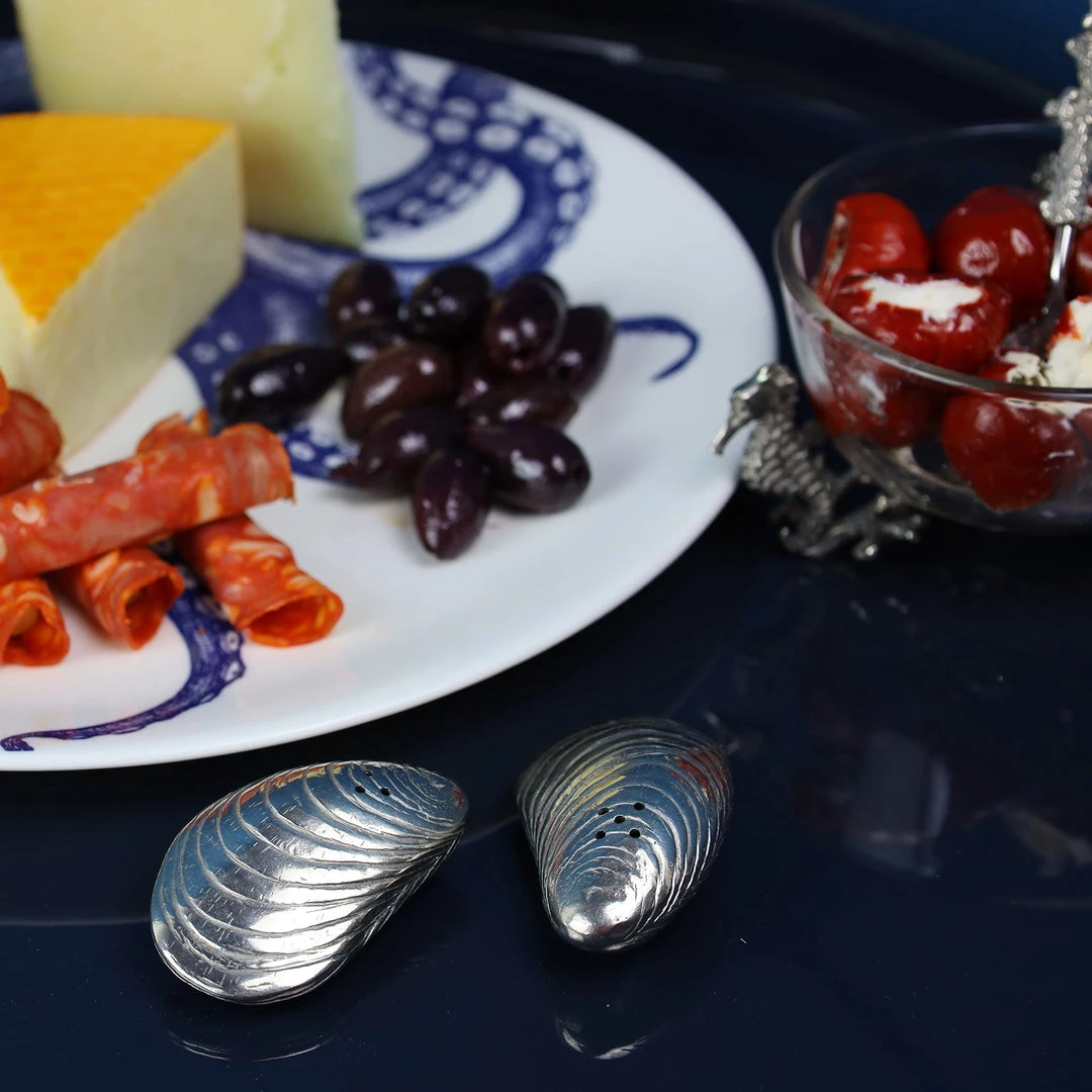 Detail Products Kitchen & Dining Pewter Mussel Shell Salt & Pepper Shakers 2 Detail Products Kitchen & Dining Pewter Mussel Shell Salt & Pepper Shakers